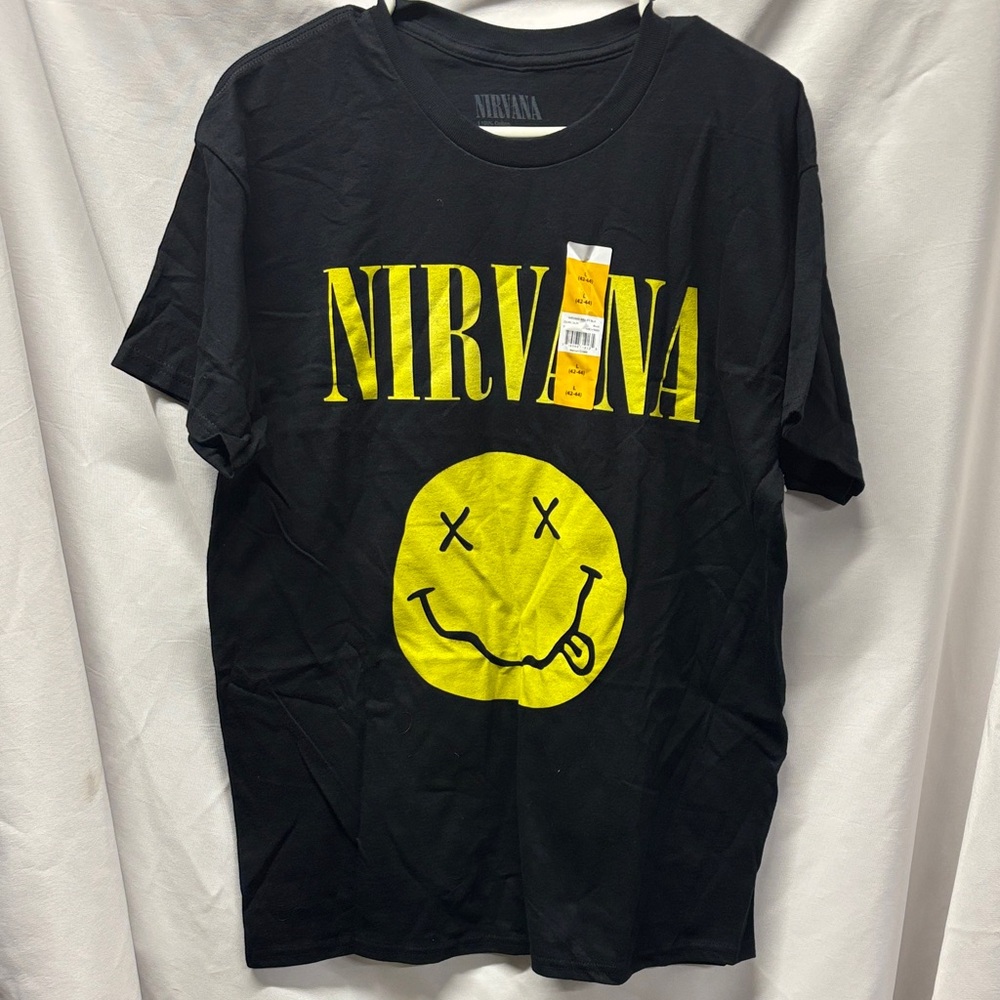 ⛳️NIRVANA Black Tee with Iconic Yellow Graphic